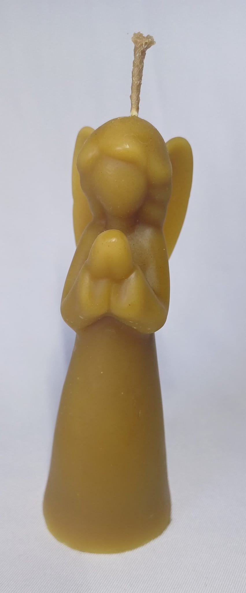 Vela con forma de angelito rezando